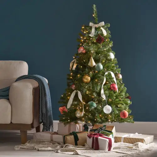 Pre-Lit Hinged Christmas Tree 4.5' with 200 LED Lights